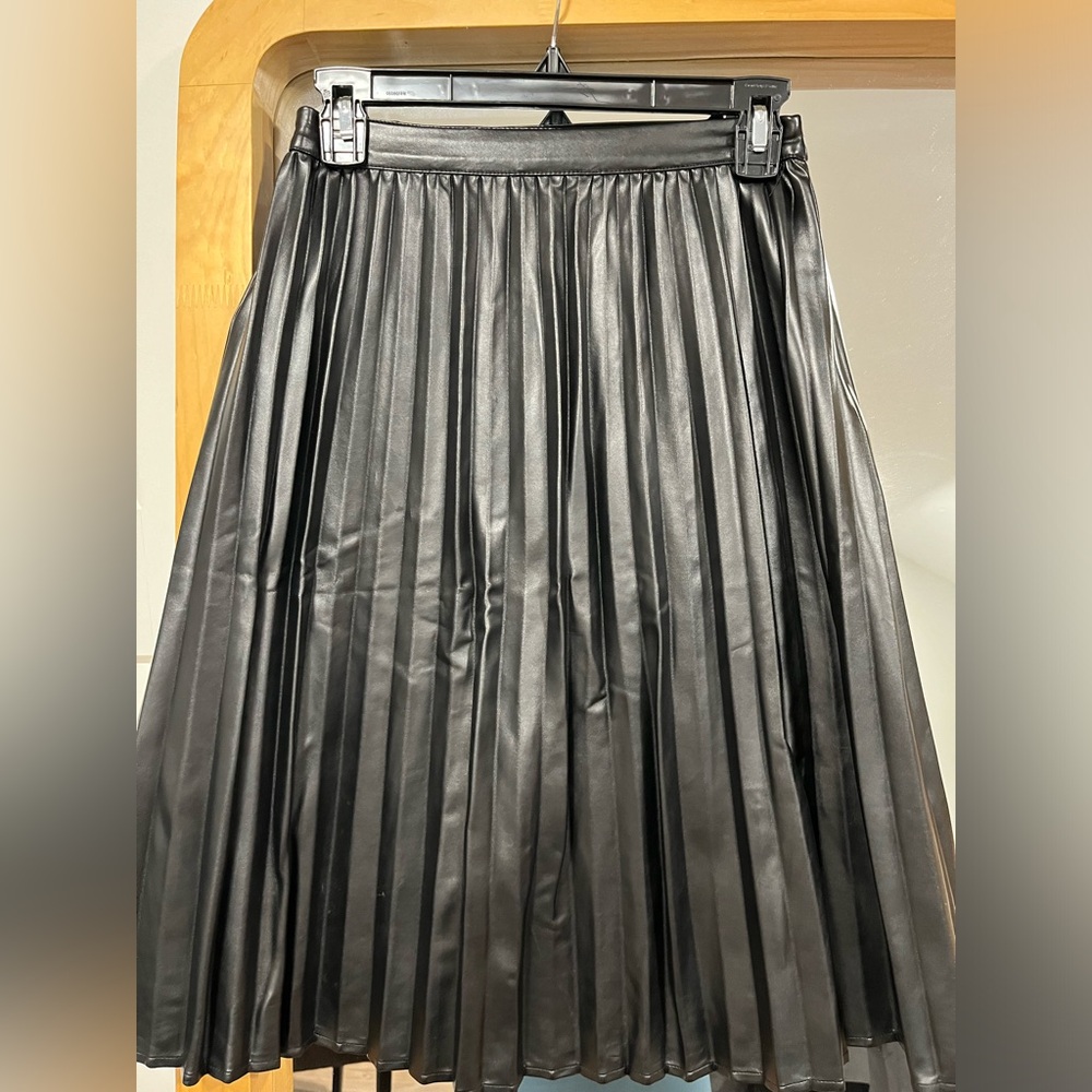 Black pleather skirt / small